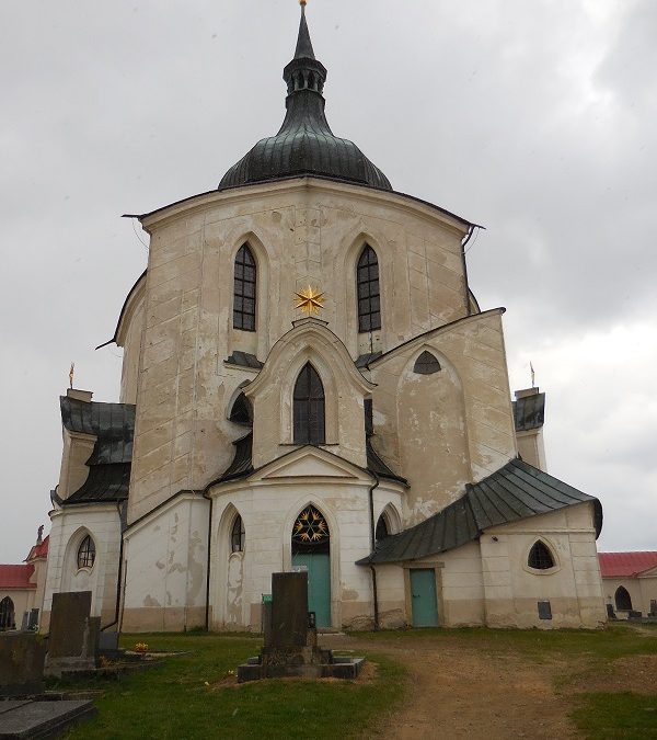 Assessment of provenance of marbles from the gothic cloister of Žďár nad Sázavou (Czech Republic): contribution of small angle neutron scattering