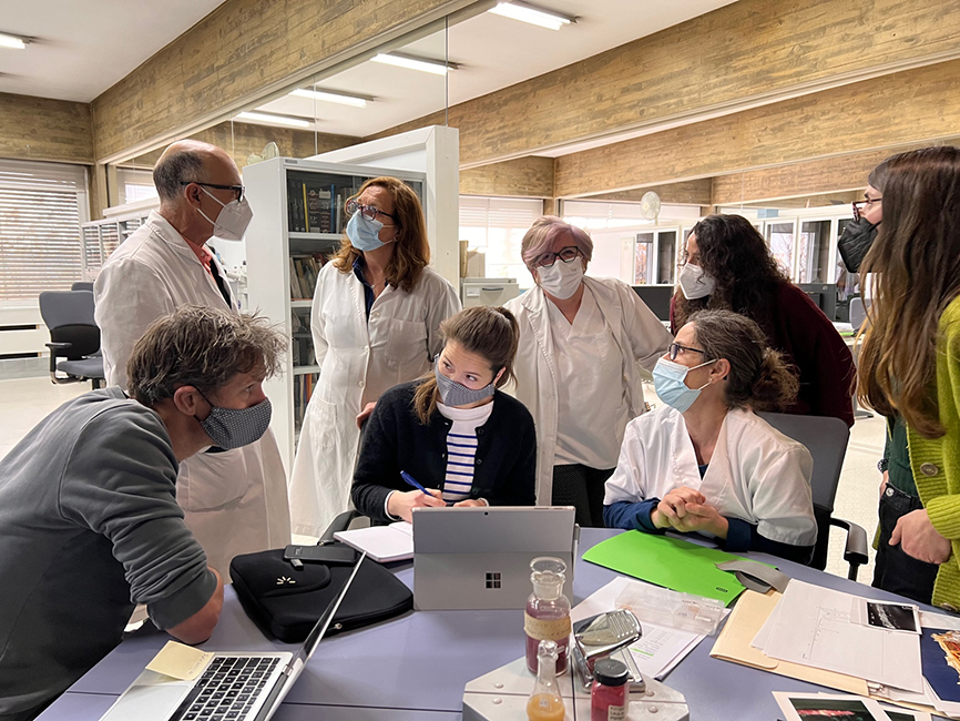 Marya Albrecht is a IPERION HS user, here working on the Madonna Enthroned by Joan Reixach with the IPCE ARCHLAB team